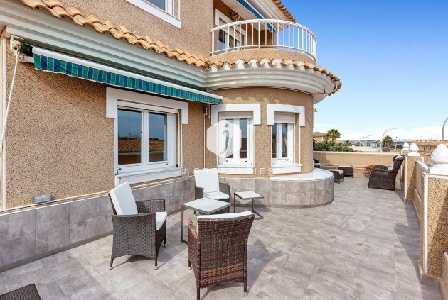 Segunda mano - Villa -
Torrevieja - Los Balcones - Los Altos del Edén