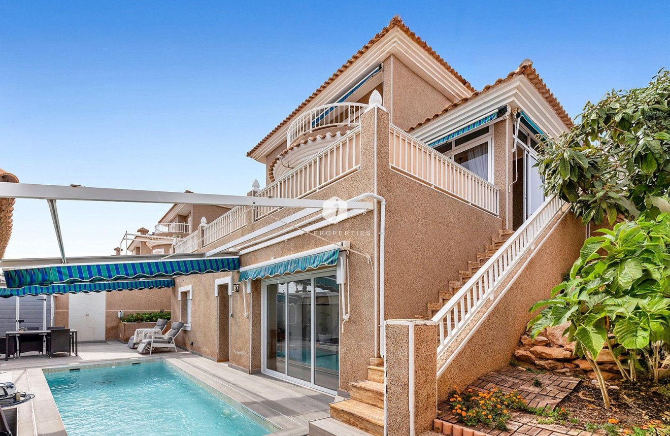 Segunda mano - Villa -
Torrevieja - Los Balcones - Los Altos del Edén