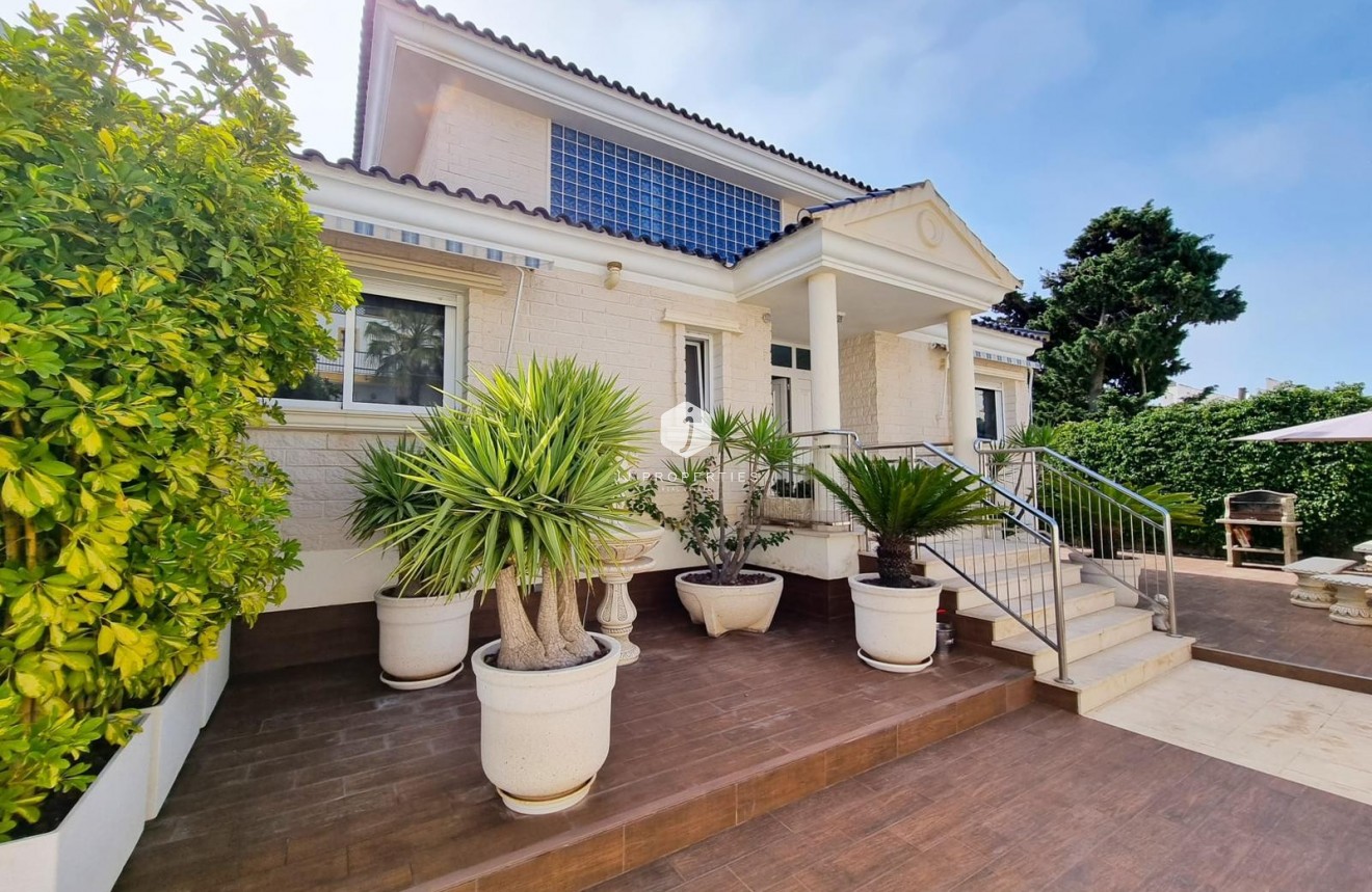 Segunda mano - Villa -
Torrevieja - Costa Blanca