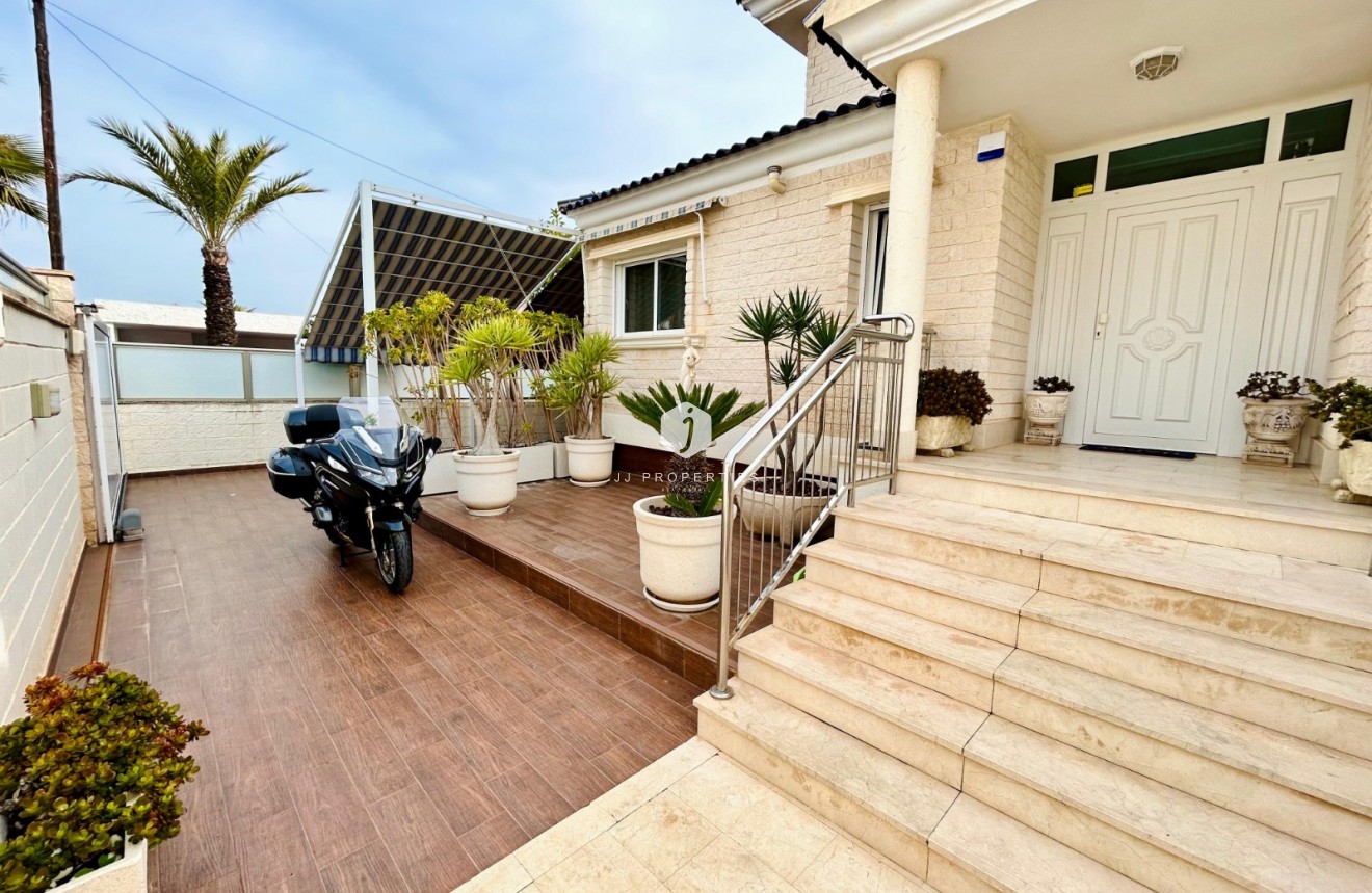 Segunda mano - Villa -
Torrevieja - Costa Blanca