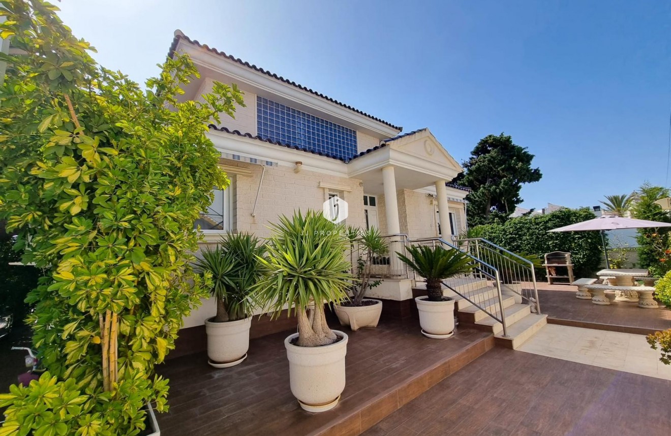 Segunda mano - Villa -
Torrevieja - Costa Blanca
