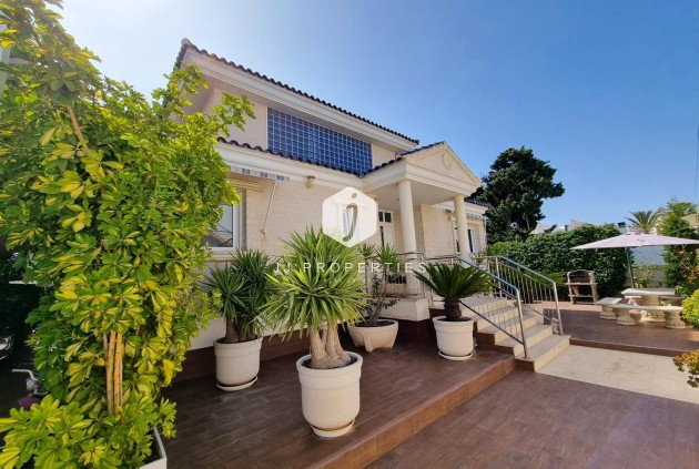 Segunda mano - Villa -
Torrevieja - Costa Blanca