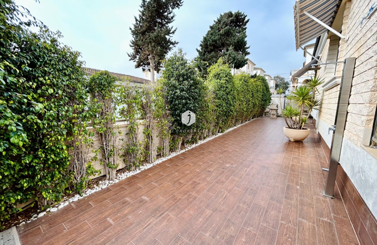 Segunda mano - Villa -
Torrevieja - Costa Blanca