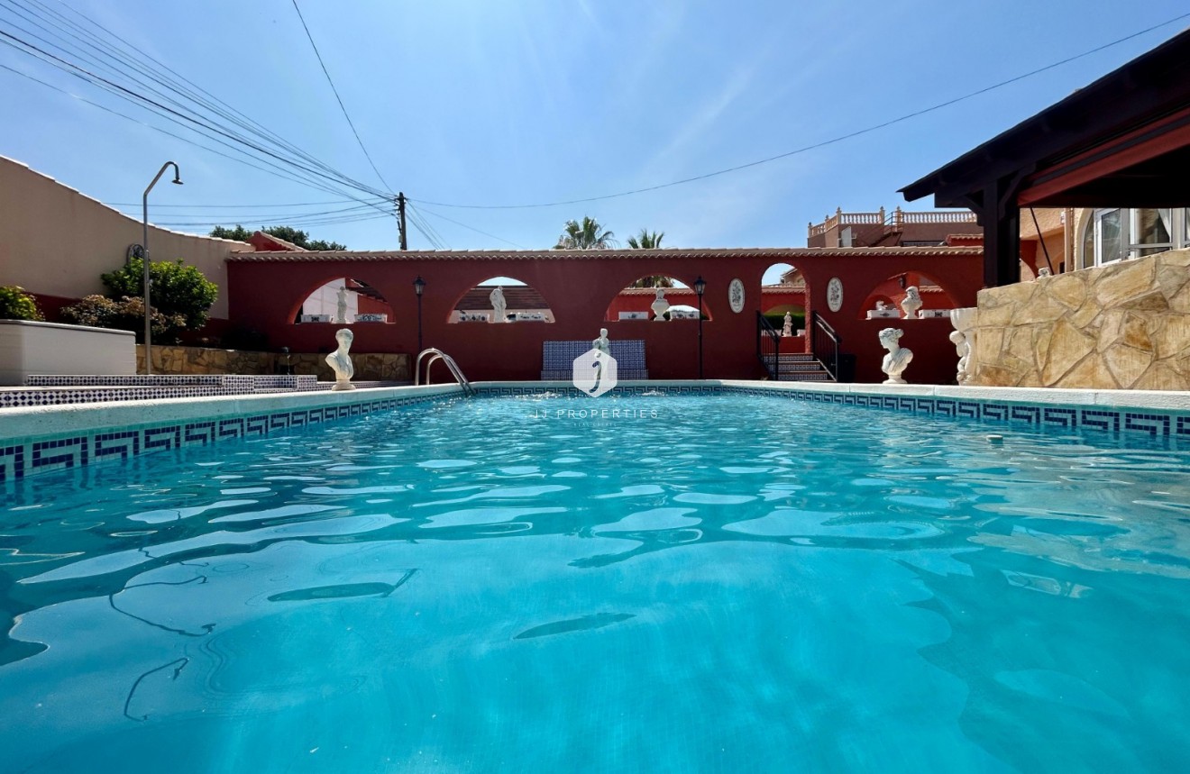 Resale - Villa -
El Chaparral - Inland