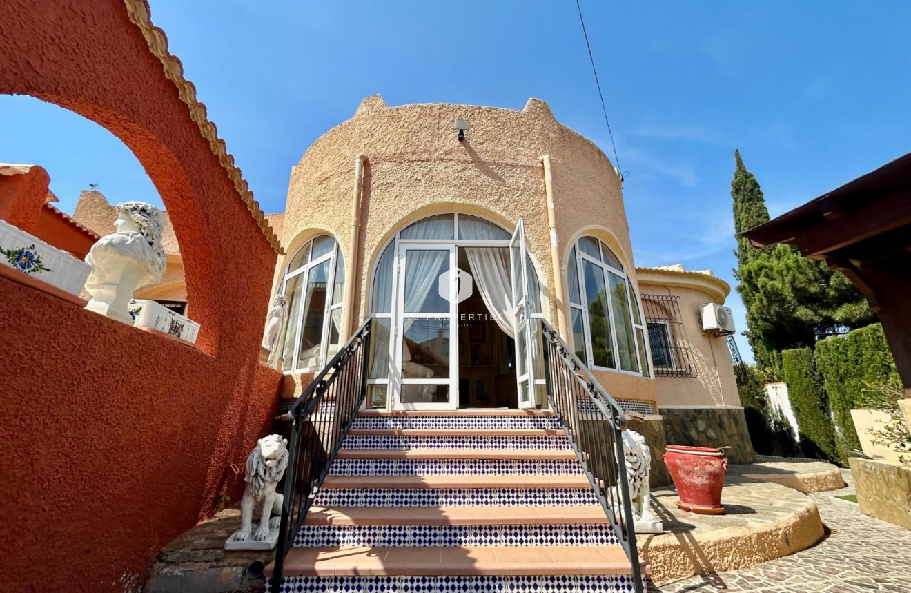 Resale - Villa -
El Chaparral - Inland