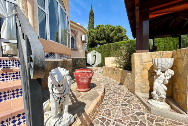 Resale - Villa -
El Chaparral - Inland