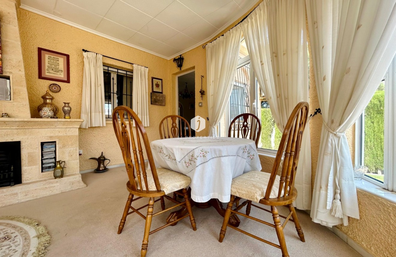 Resale - Villa -
El Chaparral - Inland