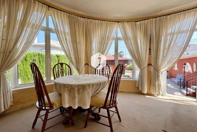 Resale - Villa -
El Chaparral - Inland