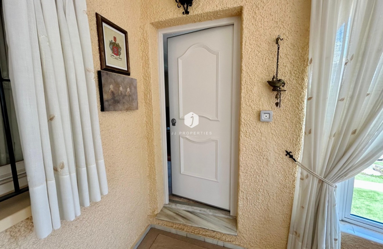 Resale - Villa -
El Chaparral - Inland