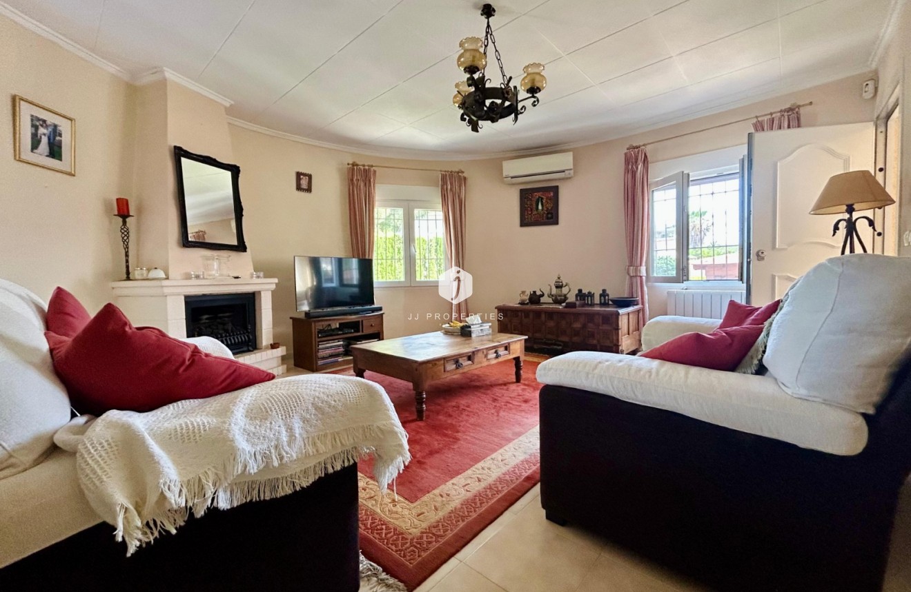 Resale - Villa -
El Chaparral - Inland