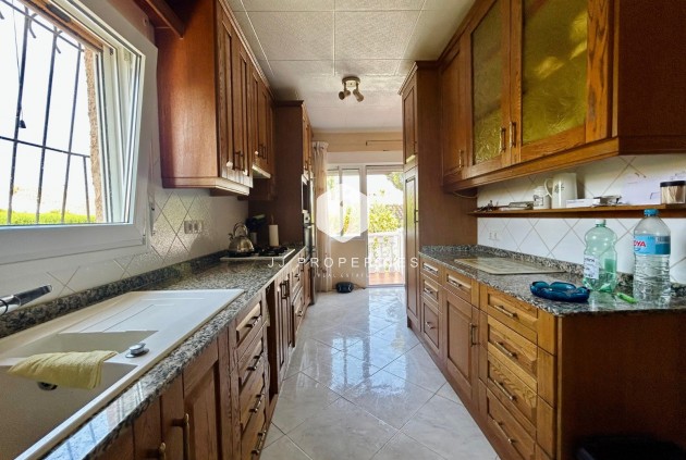 Resale - Villa -
El Chaparral - Inland