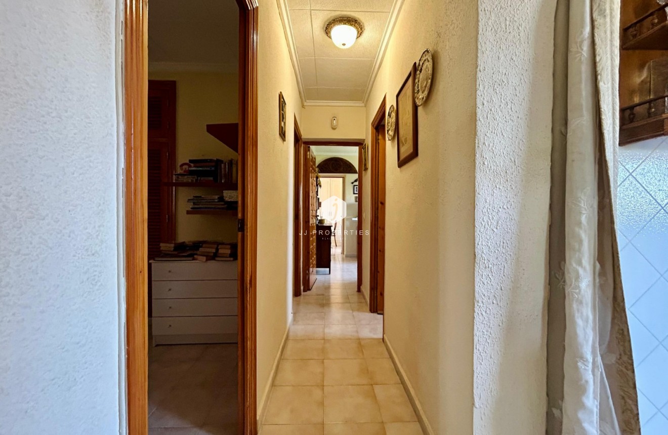 Resale - Villa -
El Chaparral - Inland