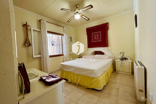 Resale - Villa -
El Chaparral - Inland