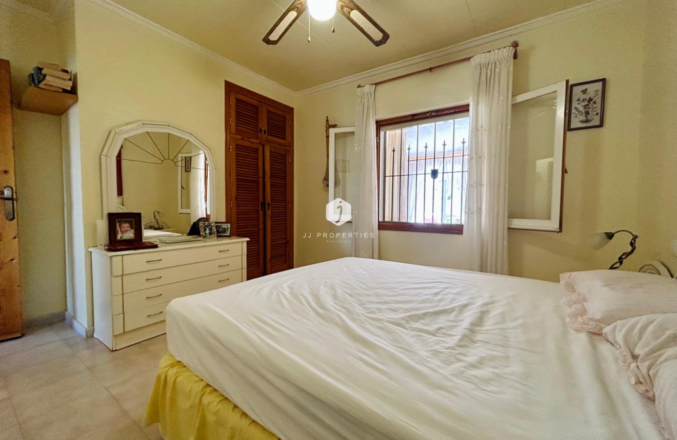 Resale - Villa -
El Chaparral - Inland