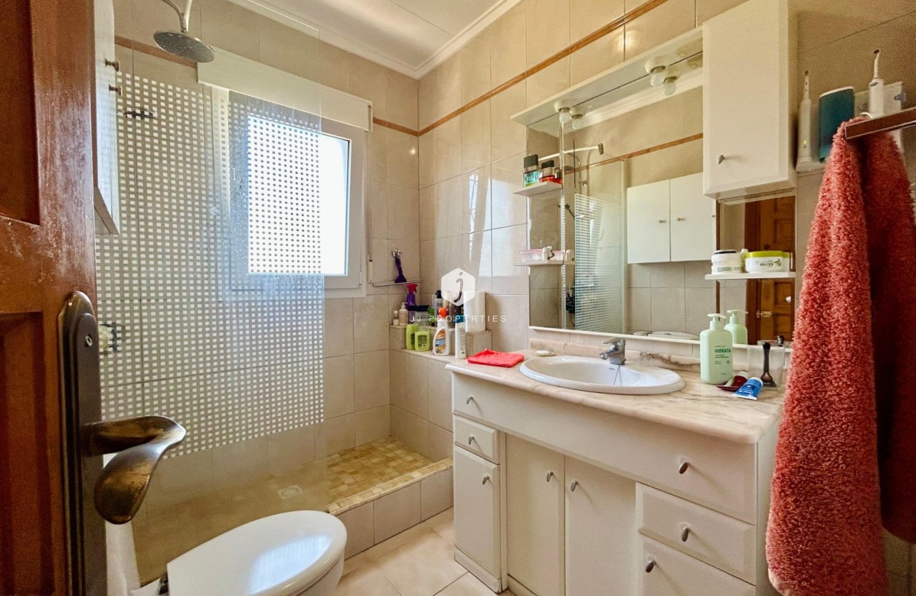 Resale - Villa -
El Chaparral - Inland