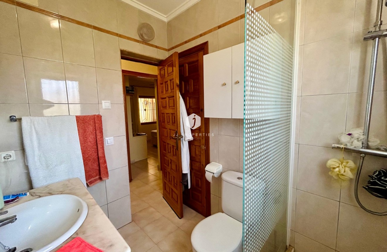 Resale - Villa -
El Chaparral - Inland