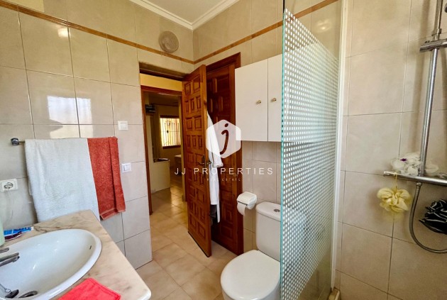 Resale - Villa -
El Chaparral - Inland