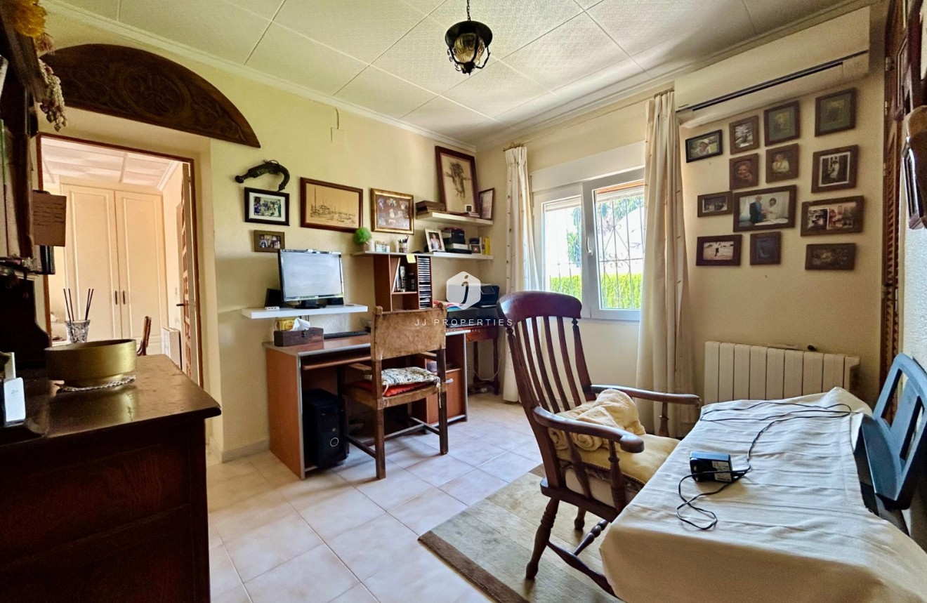 Resale - Villa -
El Chaparral - Inland