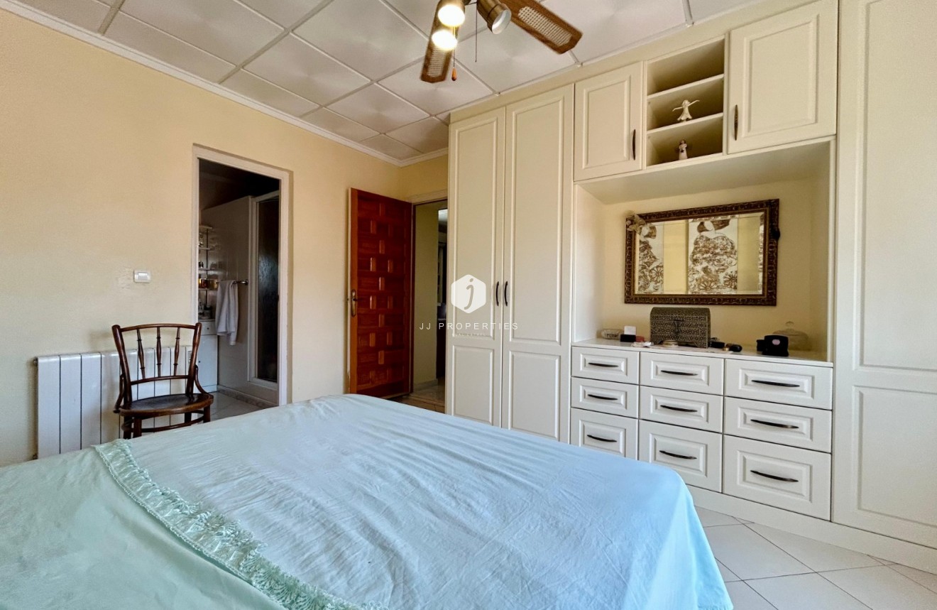 Resale - Villa -
El Chaparral - Inland