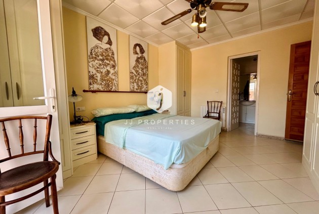 Resale - Villa -
El Chaparral - Inland