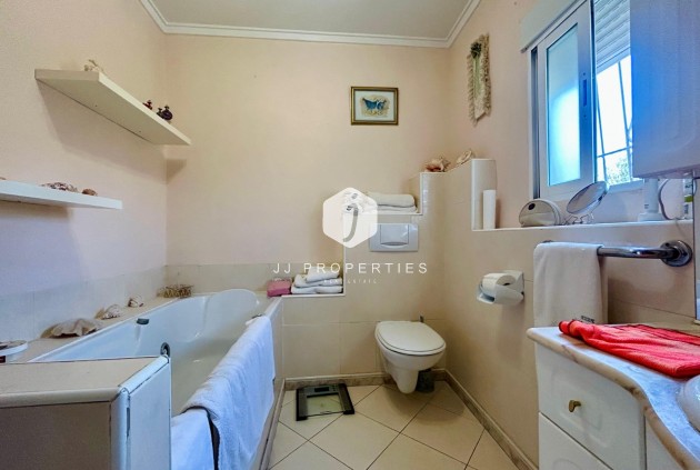 Resale - Villa -
El Chaparral - Inland