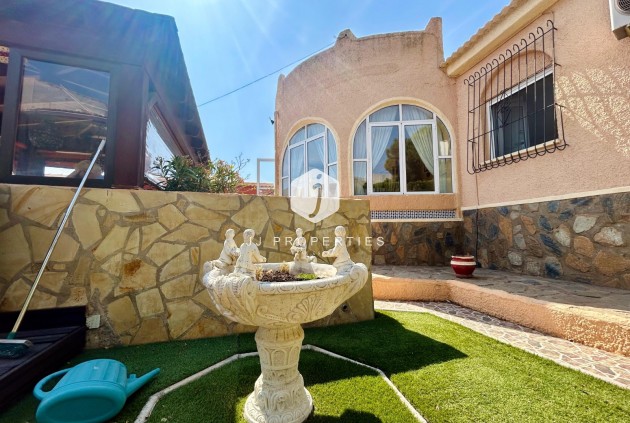 Resale - Villa -
El Chaparral - Inland