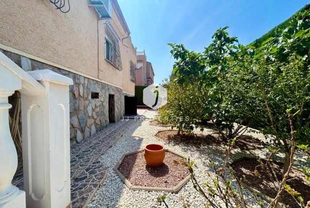 Resale - Villa -
El Chaparral - Inland