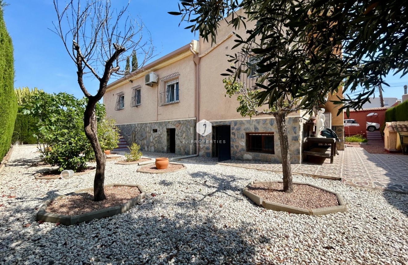 Resale - Villa -
El Chaparral - Inland