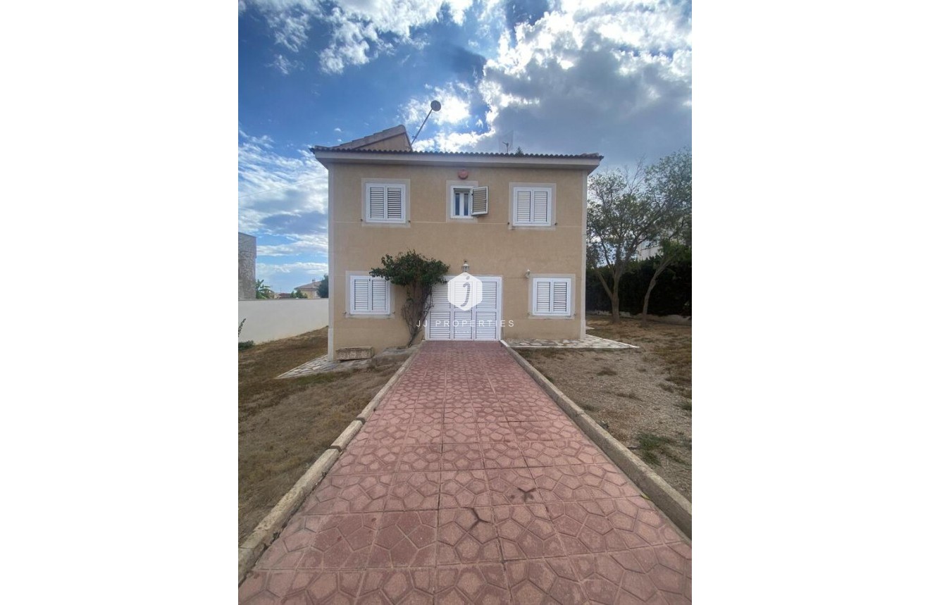 Aus zweiter Hand - Villa -
Los Balcones - Costa Blanca