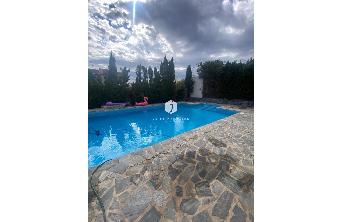 Aus zweiter Hand - Villa -
Los Balcones - Costa Blanca