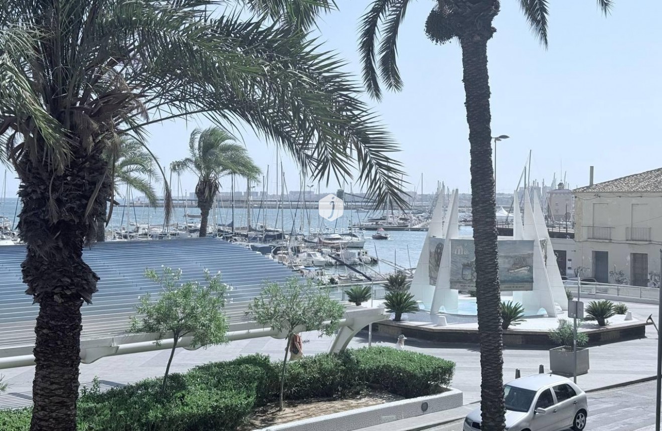 Segunda mano - Apartamento / piso -
Torrevieja - Puerto