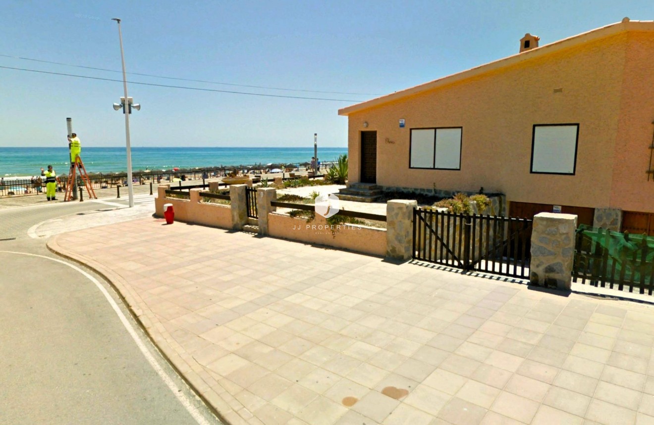 Aus zweiter Hand - Chalet -
Torrevieja - La Mata