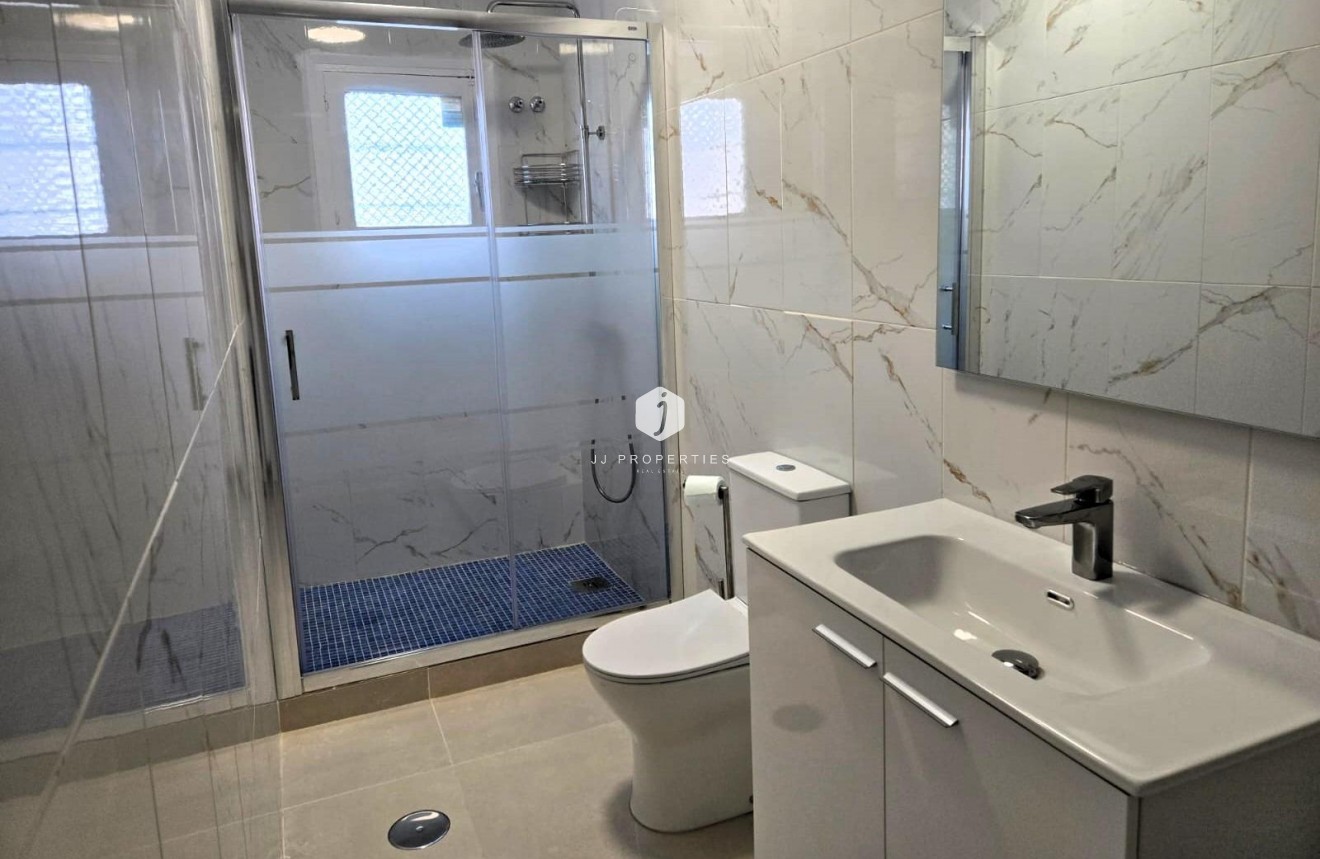 Aus zweiter Hand - Chalet -
Torrevieja - La Mata