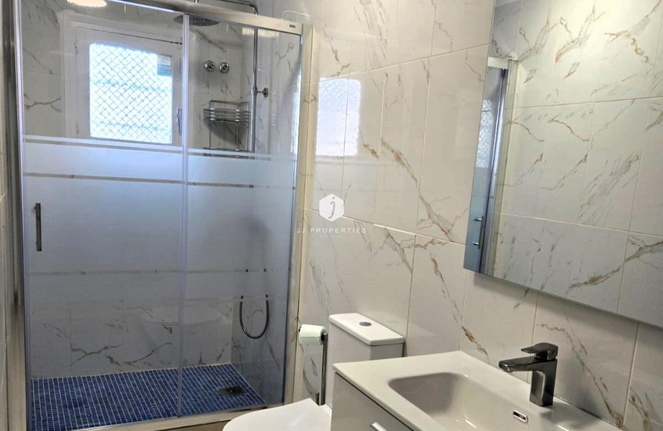 Aus zweiter Hand - Chalet -
Torrevieja - La Mata