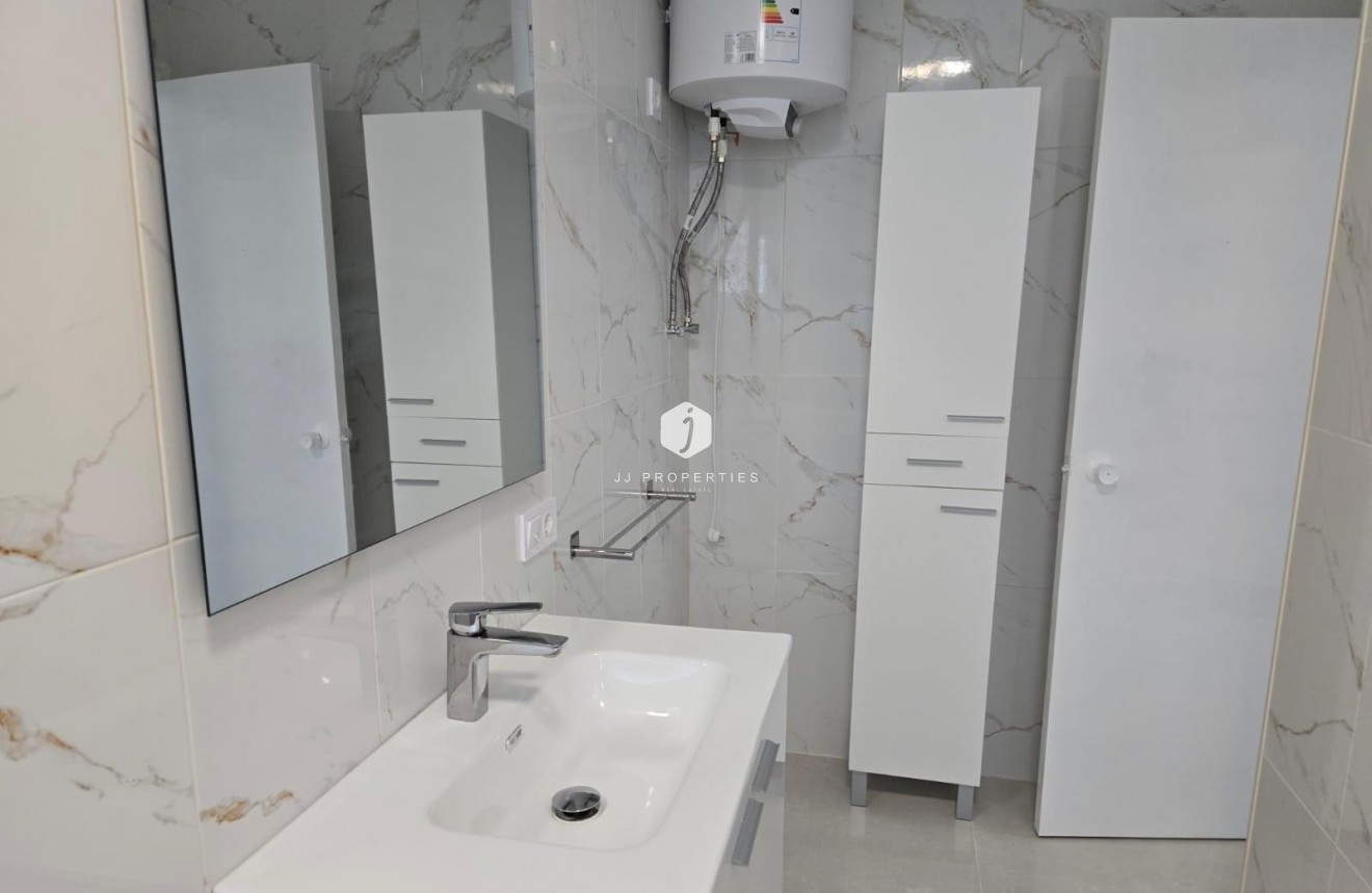 Aus zweiter Hand - Chalet -
Torrevieja - La Mata