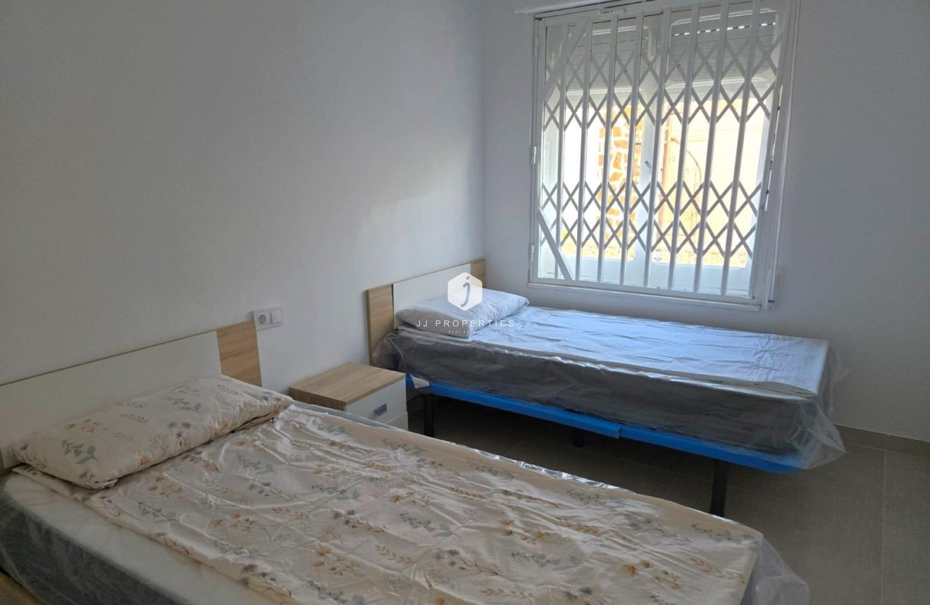 Aus zweiter Hand - Chalet -
Torrevieja - La Mata