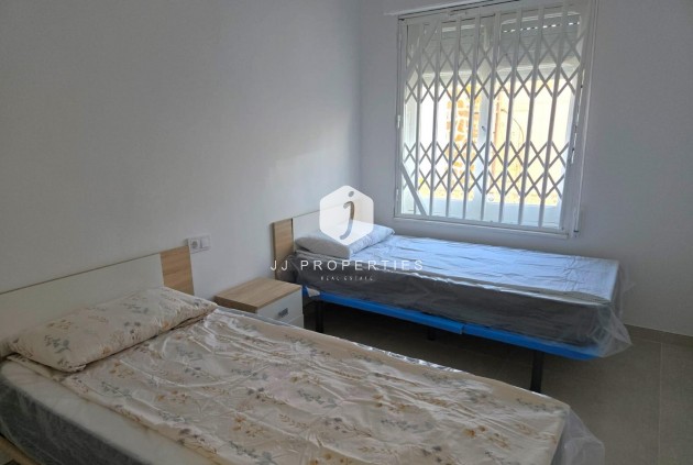 Aus zweiter Hand - Chalet -
Torrevieja - La Mata