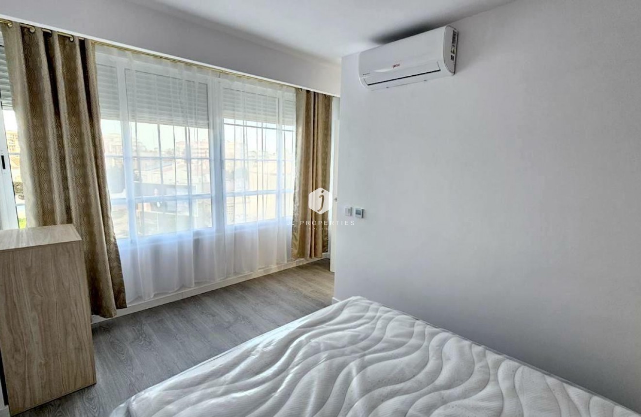 Segunda mano - Apartamento / piso -
Torrevieja - Cabo cervera