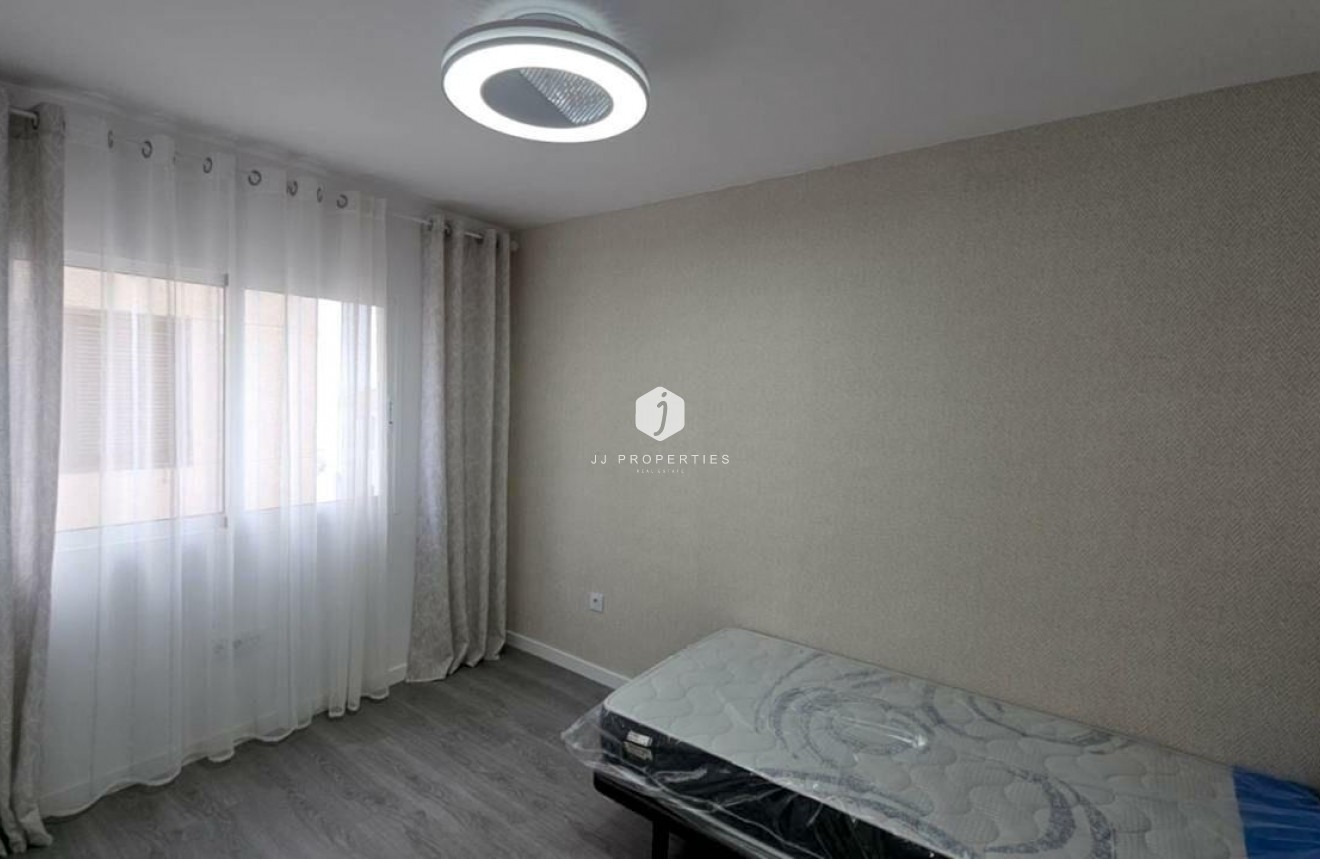 Segunda mano - Apartamento / piso -
Torrevieja - Cabo cervera