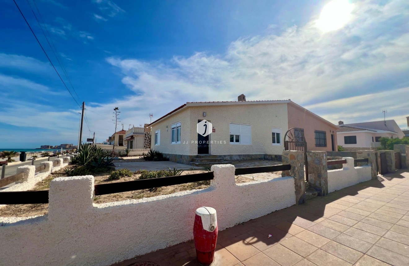 Segunda mano - Villa -
La Mata - Costa Blanca