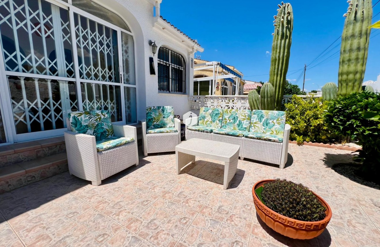 D'occasion - Chalet -
Torrevieja - Costa Blanca