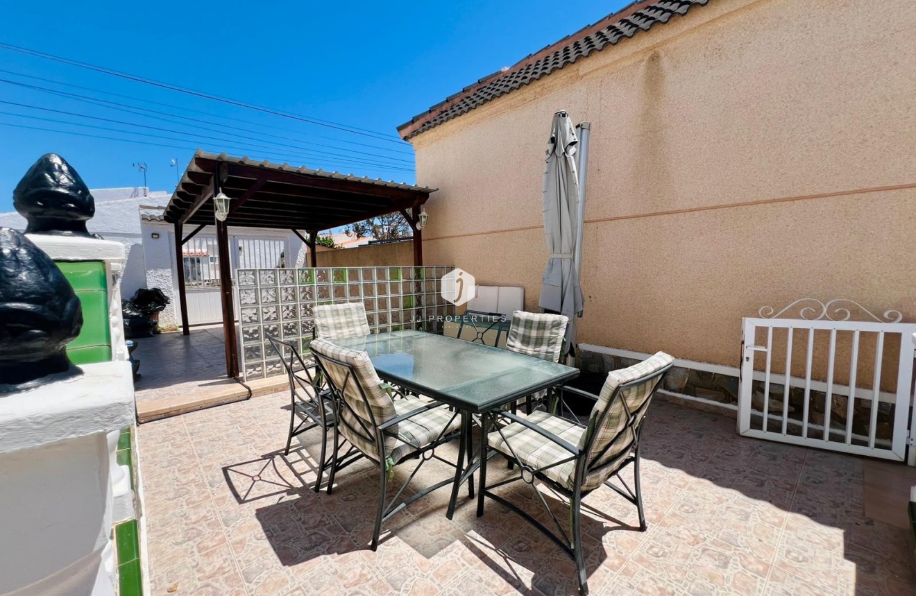 D'occasion - Chalet -
Torrevieja - Costa Blanca