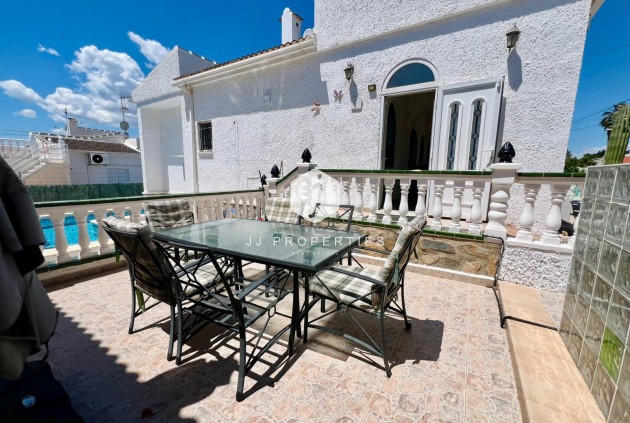 D'occasion - Chalet -
Torrevieja - Costa Blanca