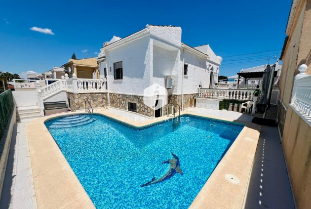 D'occasion - Chalet -
Torrevieja - Costa Blanca