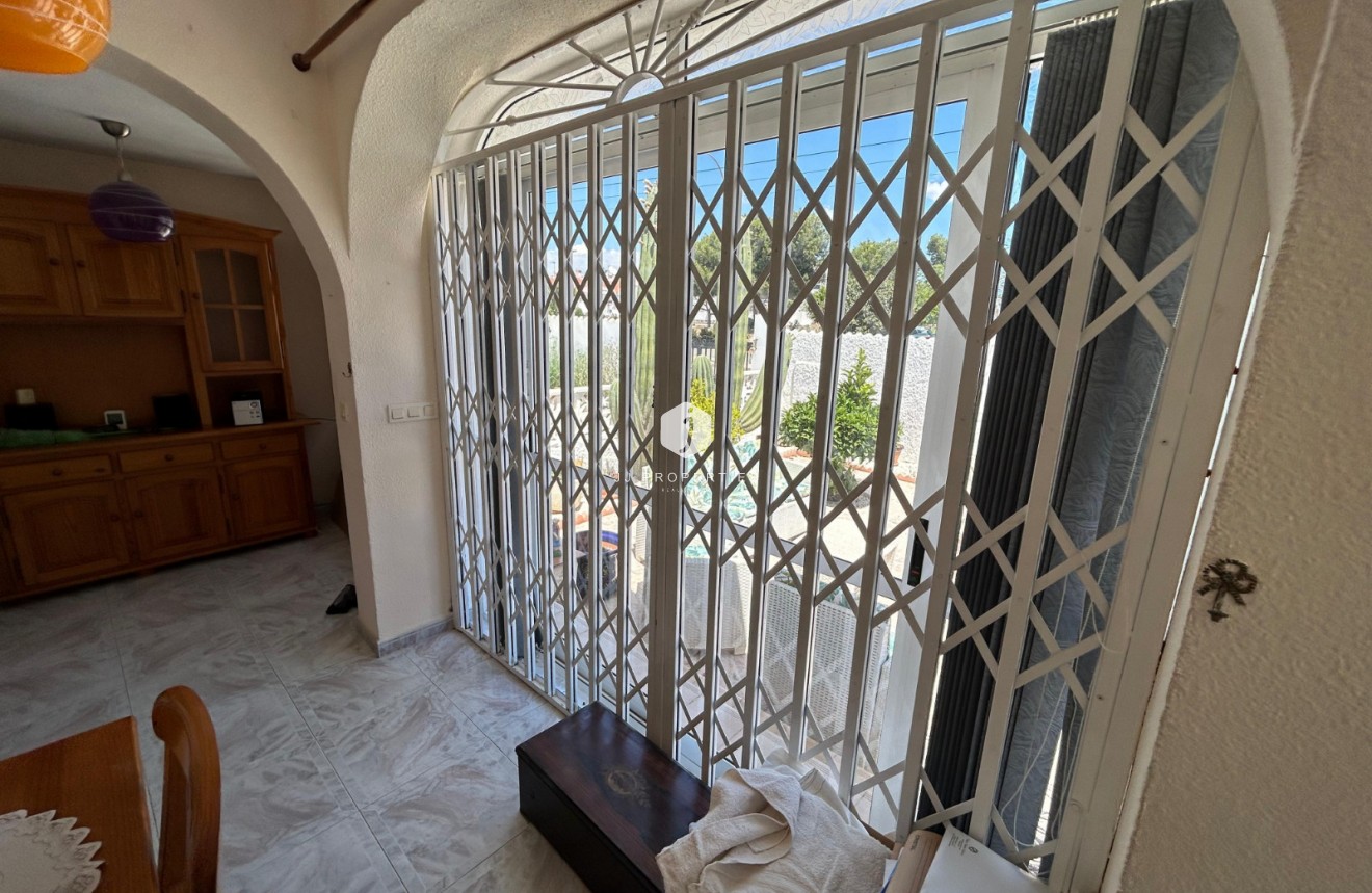 D'occasion - Chalet -
Torrevieja - Costa Blanca