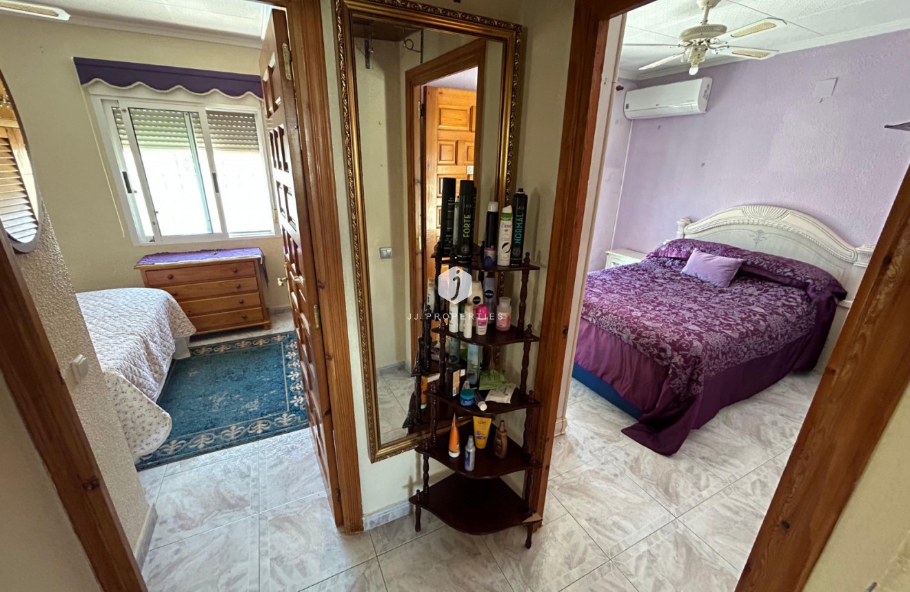 D'occasion - Chalet -
Torrevieja - Costa Blanca