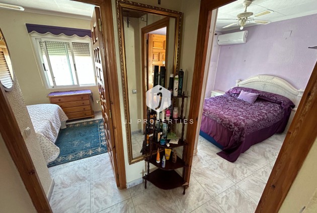 D'occasion - Chalet -
Torrevieja - Costa Blanca