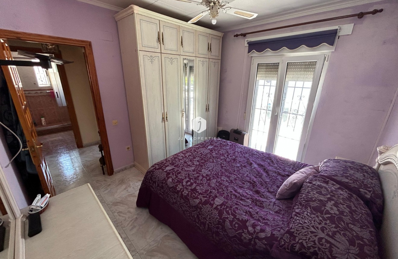 D'occasion - Chalet -
Torrevieja - Costa Blanca