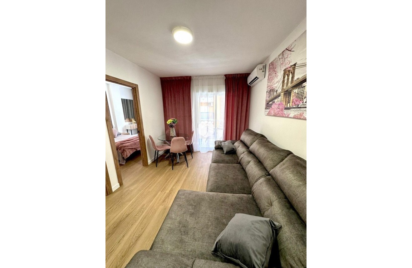 D'occasion - Appartement -
Torrevieja - Playa del Cura