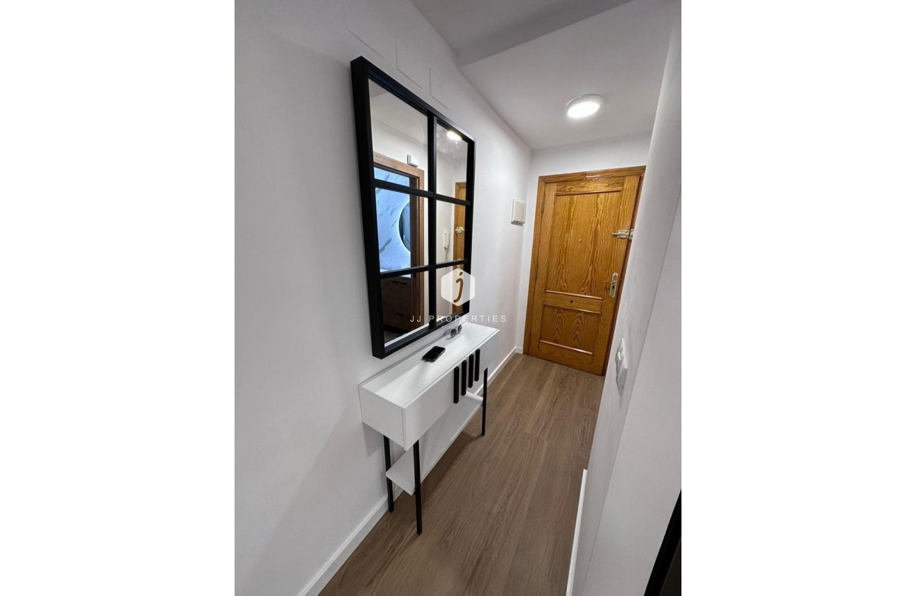 D'occasion - Appartement -
Torrevieja - Playa del Cura